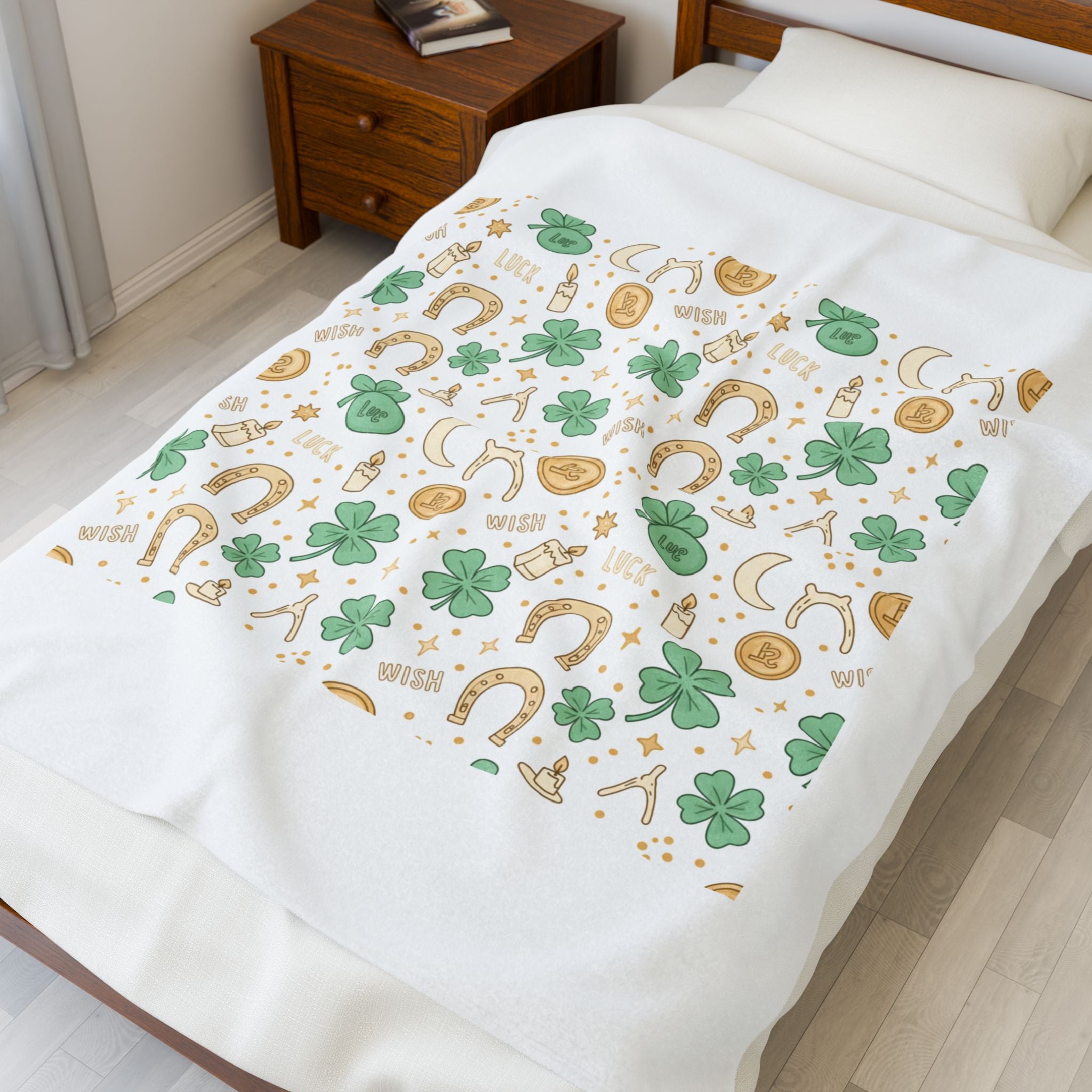 Lucky Charm Sticker Pattern Blanket | Mint Gold clovers horseshoes stars lotus